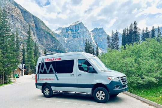 Shared Tour: Moraine Lake and Lake Louise from Calgary