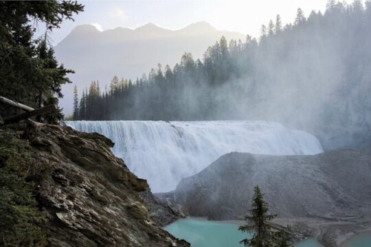 Lake Louis Emerald Lake and Marble Canyon Icewalk Tour in Banff