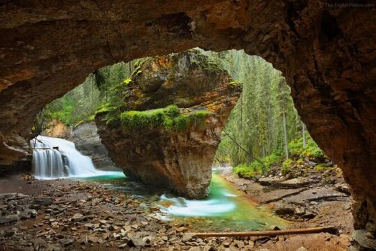 Private Tour Moraine Lake, Louise, Emerald & Johnston Canyon