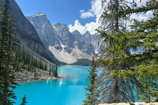 Shared Tour from Calgary to Moraine, Lake Louise and Emerald Lake
